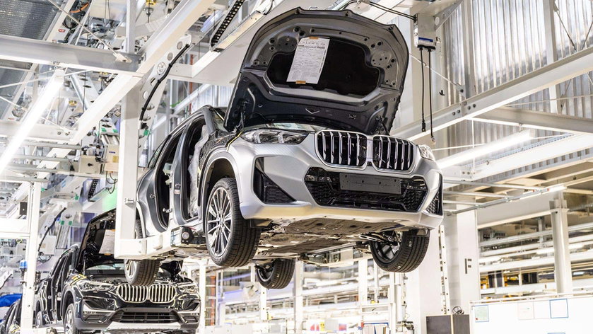 8.000 postes en moins chez BMW : les usines épargnées, mais qui trinque alors ?