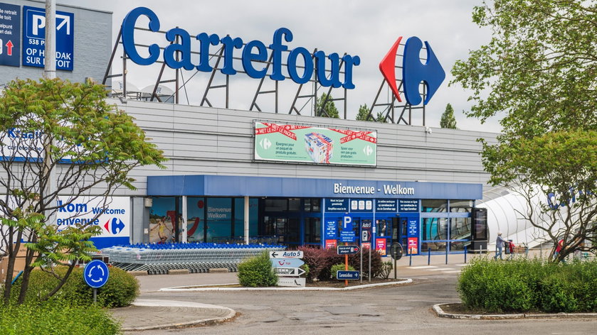 Carrefour verbiedt elektrische auto’s op dakparkings: zijn ze echt het probleem?