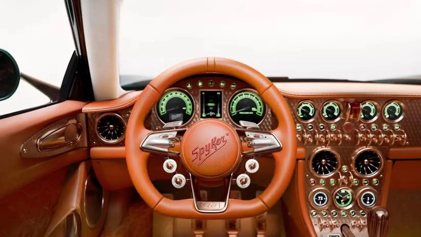 Spyker-C8-Preliator-interieur