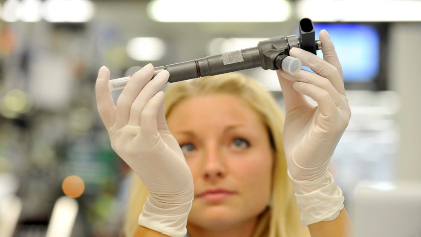 A_Bosch_common-rail_diesel_injector_is_inspected