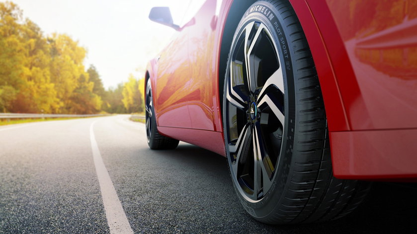 cl1atjn1901hh01kacsyxh00f-michelin-pilot-sport-ev.full
