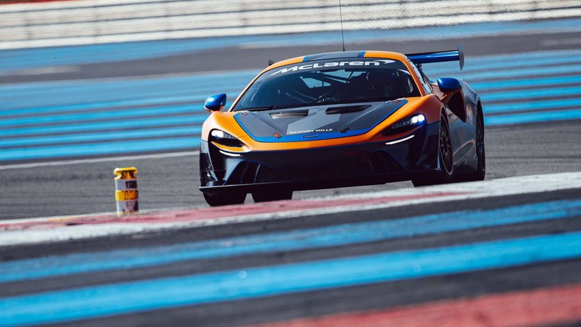 McLaren_Artura_GT4
