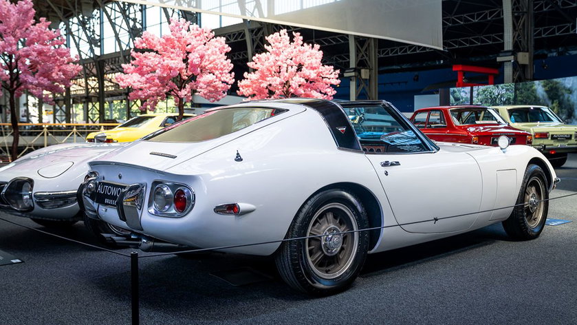 TOYOTA-2000GT(1)