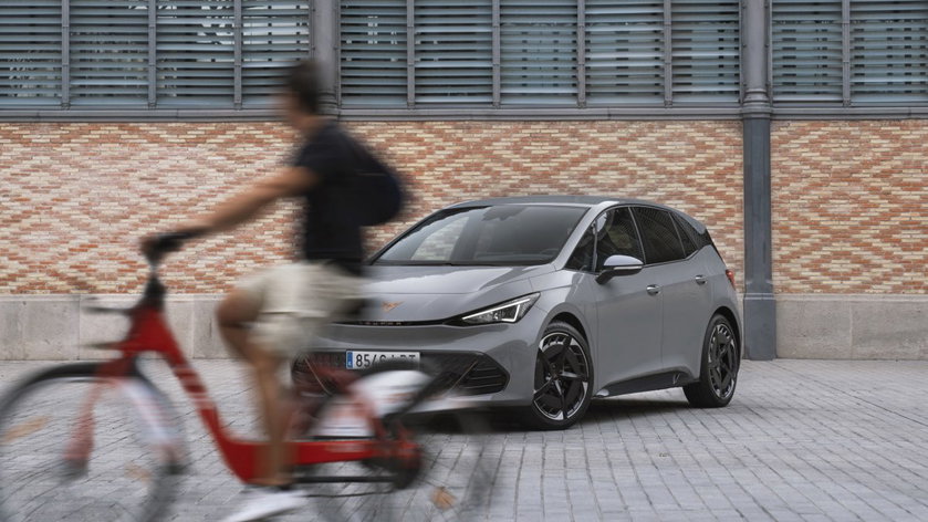 Voitures hybrides : plus dangereuses pour les usagers faibles que l'électrique ?