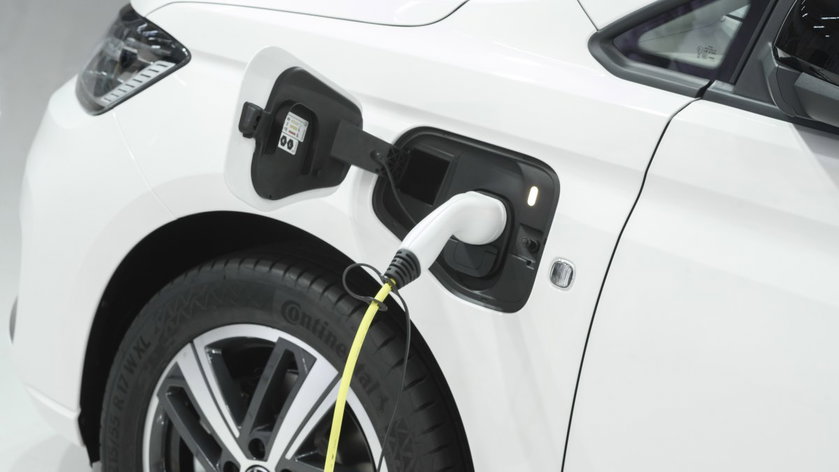 Caddy-ehybrid-laden