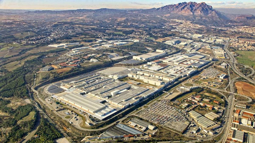 SEAT-SA-kicks-off-electrification-journey-as-it-celebrates-30th-anniversary-of-Martorell-site_01_HQ