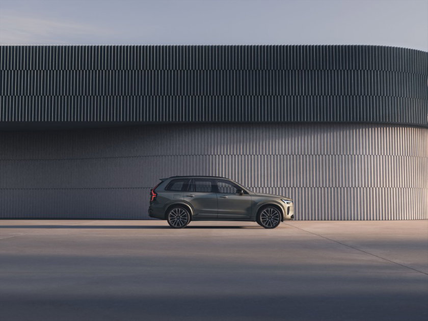Hero2_The_Volvo_XC90__Profile (Nouvelle taille 1)