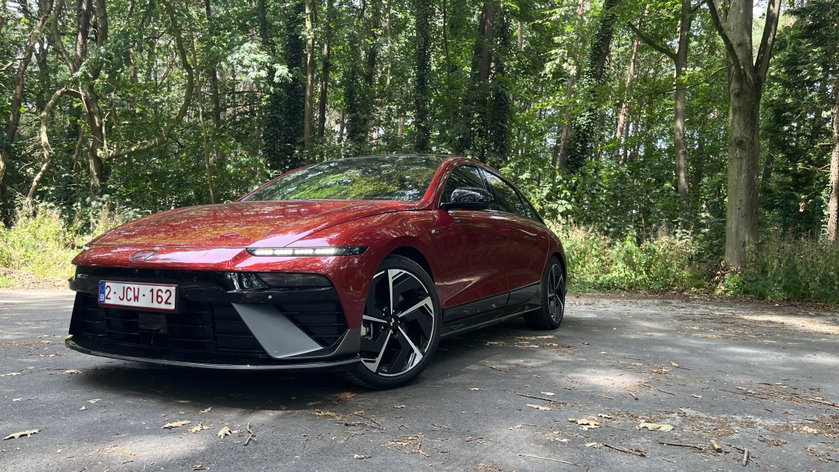 TEST - Hyundai Ioniq 6 N Line: geheelonthouder in trainingspak