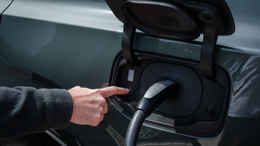 Fast-charging-gets-even-easier-for-all-electric-Volvo-drivers-(4)