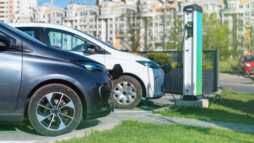 Recharge à Bruxelles : une voiture branchée trop longtemps coûte plus cher
