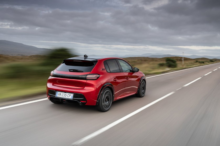 PEUGEOT E-208 GTi - Gocar (2)