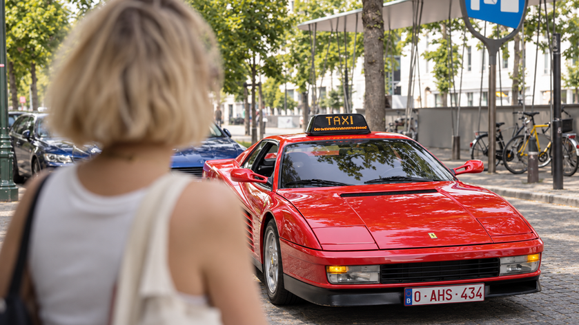 Autoworld a 40 ans : à Bruxelles, vous commandez un taxi… et une Ferrari Testarossa débarque !