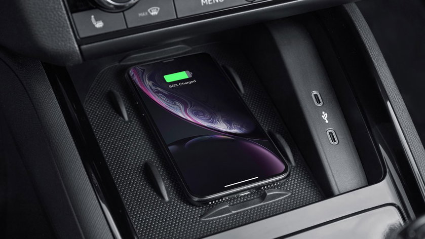 ŠKODA_SCALA_and_ŠKODA_KAMIQ_offer_new_Wireless_SmartLink_technology_for_smartphone_integration-2