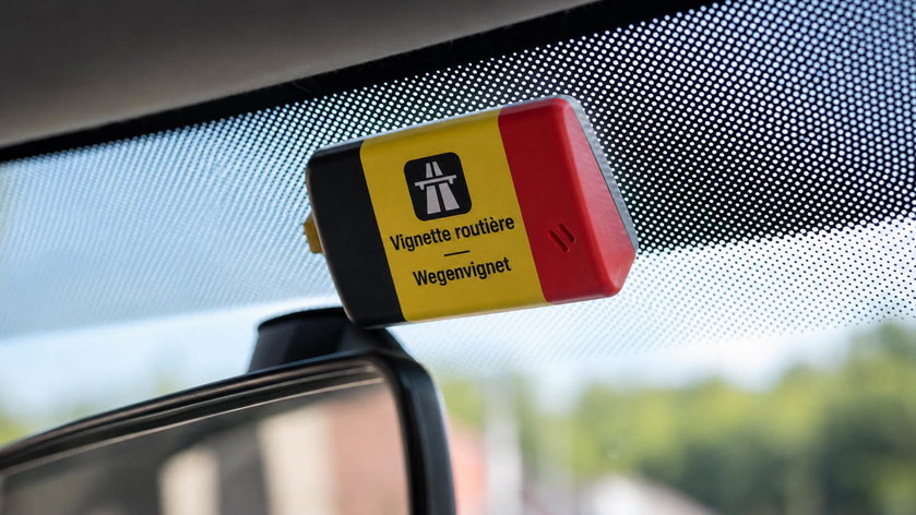 La vignette sera électronique, mais pas sous la forme d'un boîtier. Le contrôle sera assuré par les caméras ANPR qui scannent les plaques d'immatriculation.