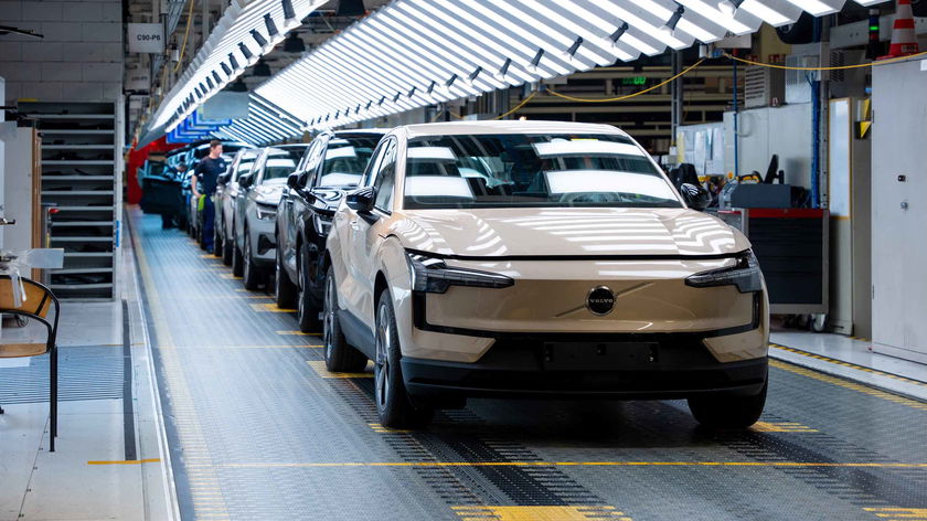 Eerste EX30 rolt van de band in Gent: hoe Volvo de Europese auto-industrie een lesje leert