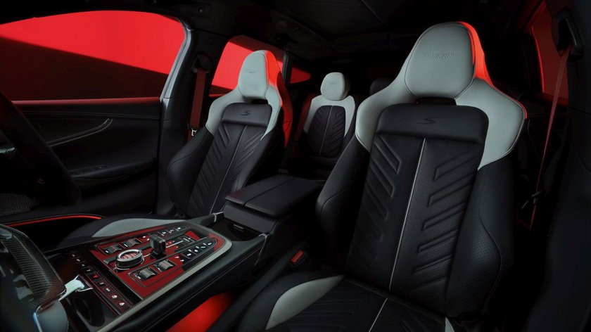 Aston_Martin_DBX_S_18