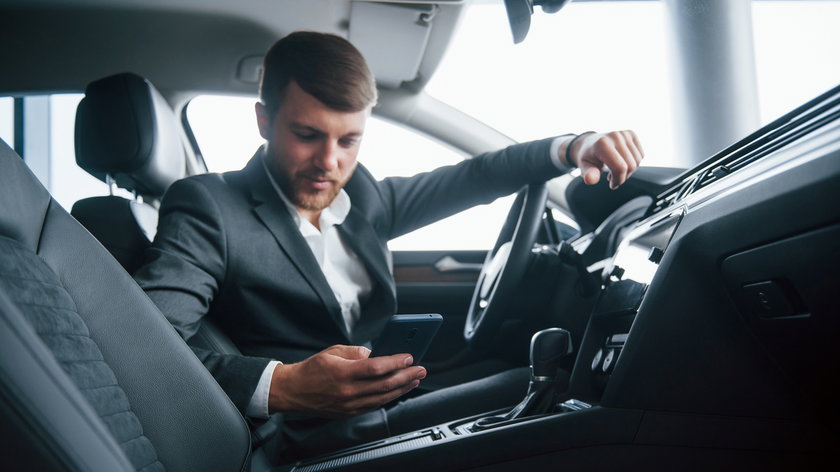 company-car-driver-gocar