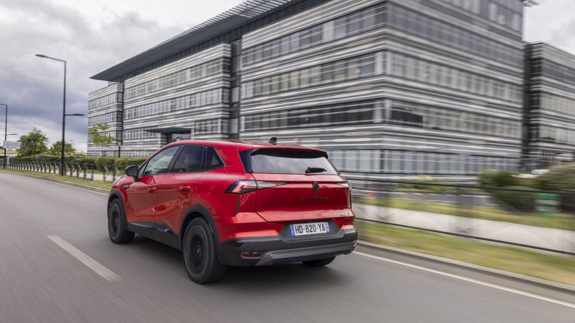 Renault Symbioz full hybrid E-Tech - Esprit Alpine - Rouge Flamme (4)
