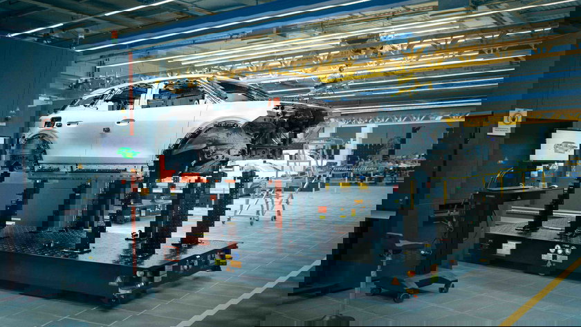 2024Ford_ElectricExplorerProductionStart_MEASURING_3967