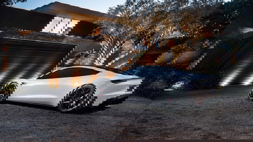 tesla-roadster-rocket-scaled