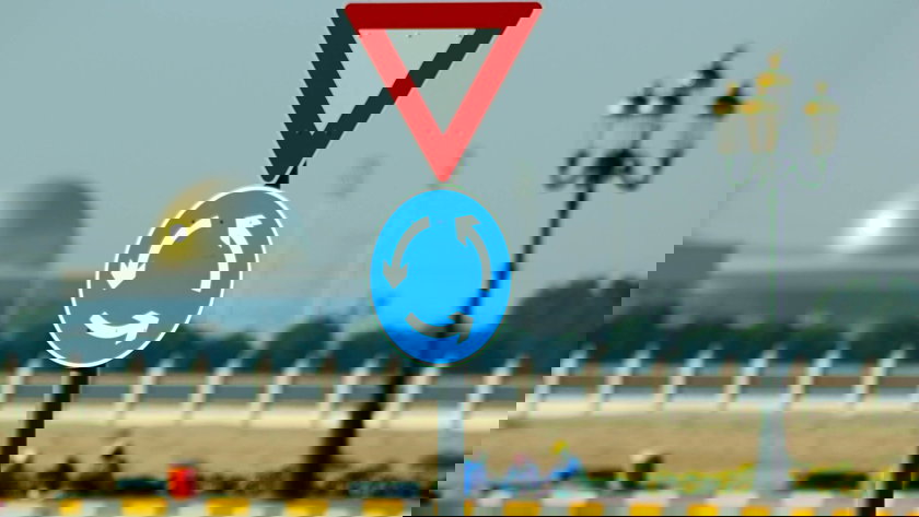 vue-rapprochee-du-panneau-routier