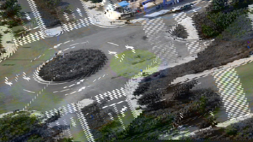 vue-d-angle-eleve-des-routes-vides