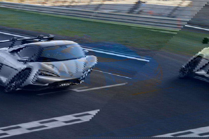 YANGWANG-U9-Racetrack