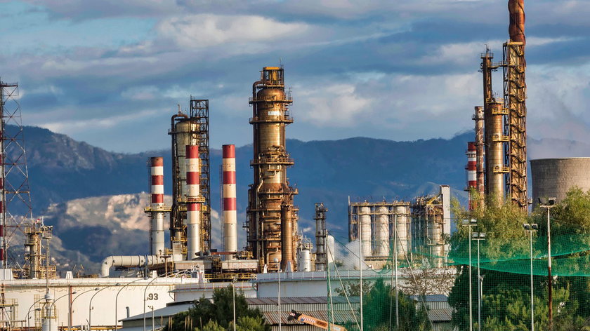 refinery-3400043_1280