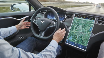 Tesla veroordeeld tot monsterboete na dodelijk ongeval met zelfrijdende technologie