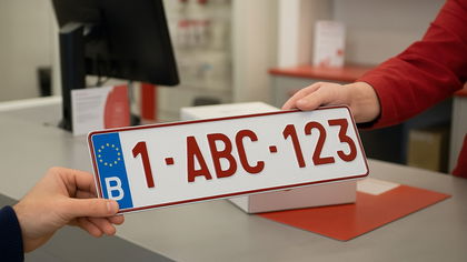 Il est toujours possible de rendre sa plaque d'immatriculation via bpost (moyennant paiement)