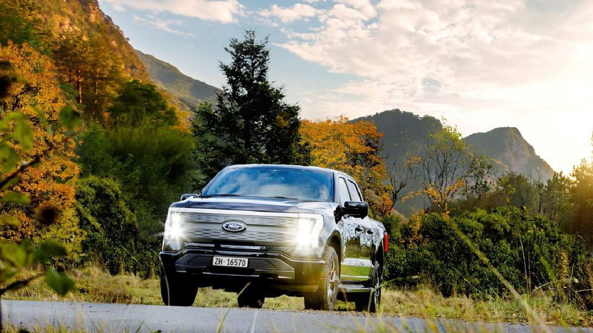 Ford F-150 Lightning-gocar