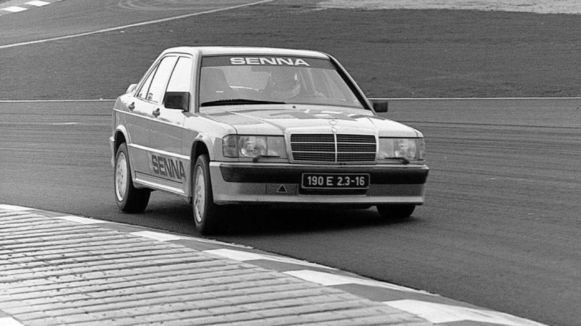 12-mai-ayrton-senna-gagne-la-course-de-mercedes-190-organisee-sur-le-nouveau-nurburging