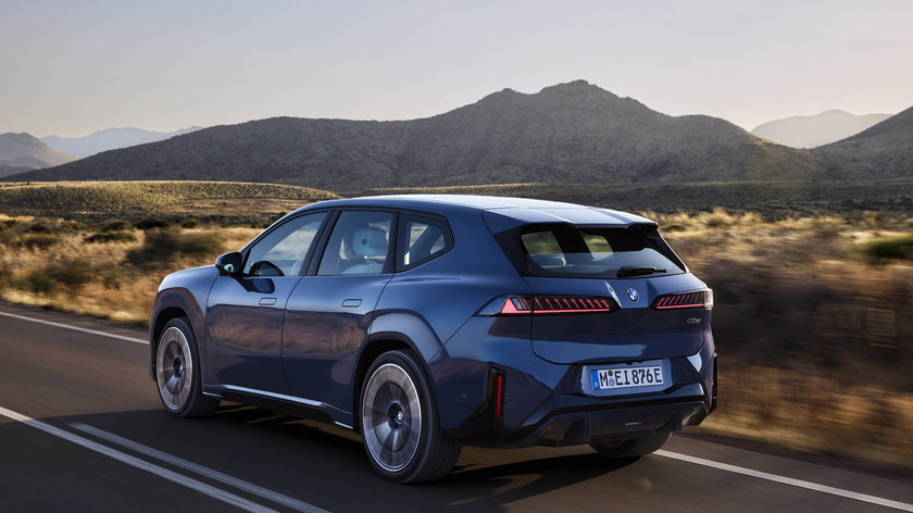 P90615634_highRes_the-new-bmw-ix3-50-x