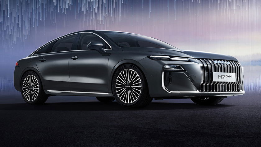 Deze Chinese hybride berline belooft meer dan 2.000 km rijbereik voor 12.000 euro