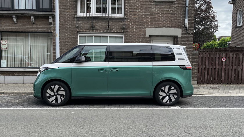 VW-IDBUZZLWB-flank-gocar