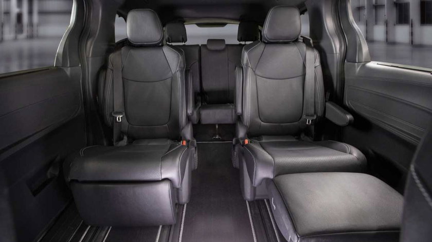 2023_Toyota_Sienna_25th_Anniversary_020