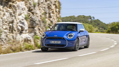 ESSAI Mini Cooper SE 2024 : nostalgie tournée vers l’avenir