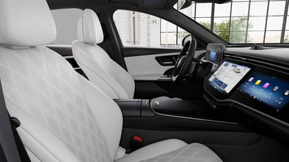 Mercedes E-Klasse 220 D Berline AMG Line | Panoramisch Dak | Head-Up Display | 360° Parkeerpakket | Distronic | Memory Zetels | Burmester 4D | Smartphone Integratiepakket | Widescreen |
