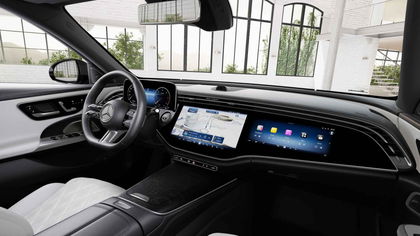 Mercedes E-Klasse 220 D Berline AMG Line | Panoramisch Dak | Head-Up Display | 360° Parkeerpakket | Distronic | Memory Zetels | Burmester 4D | Smartphone Integratiepakket | Widescreen |
