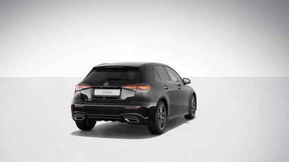 Mercedes Classe A 180 Hatchback AMG Line | Panoramisch Dak | Head-Up Display | 360° Parkeerpakket | Multibeam | Memory Zetels | Smartphone Integratie | Verwarmde Zetels | Widescreen |