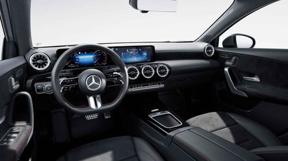 Mercedes Classe A 180 Hatchback AMG Line | Panoramisch Dak | Head-Up Display | 360° Parkeerpakket | Multibeam | Memory Zetels | Smartphone Integratie | Verwarmde Zetels | Widescreen |