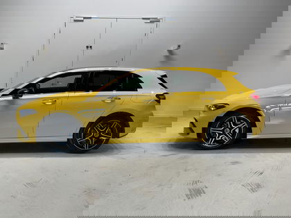 Mercedes A-Class 250 e Hatchback AMG Line | Panoramisch Dak | Head-Up Display | Burmester | Multibeam | Memory Zetels | Nightpack | Smartphone Integratie | Verwarmde Zetels | Widescreen |