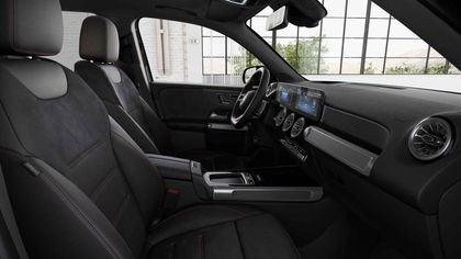 Mercedes GLB 180 AMG Line | Panoramisch Dak | Head-Up Display | 360° Parkeerpakket | Memory Zetels | Multibeam | Nightpack | Smartphone Integratie | Verwarmde Zetels | Widescreen |