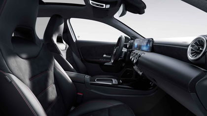 Mercedes A-Class 250 e Hatchback AMG Line | Panoramisch Dak | Head-Up Display | Burmester | Memory Zetels | Multibeam | Smartphone Integratie | Widescreen | Nightpack |