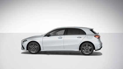 Mercedes A-Class 250 e Hatchback AMG Line | Panoramisch Dak | Head-Up Display | Burmester | Memory Zetels | Multibeam | Smartphone Integratie | Widescreen | Nightpack |