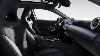 Mercedes A Klasse 180 D Hatchback AMG Line | Panoramisch Dak | Head-Up Display | Memory Zetels | Widescreen | Verwarmde Zetels |
