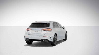 Mercedes A Klasse 180 D Hatchback AMG Line | Panoramisch Dak | Head-Up Display | Memory Zetels | Widescreen | Verwarmde Zetels |