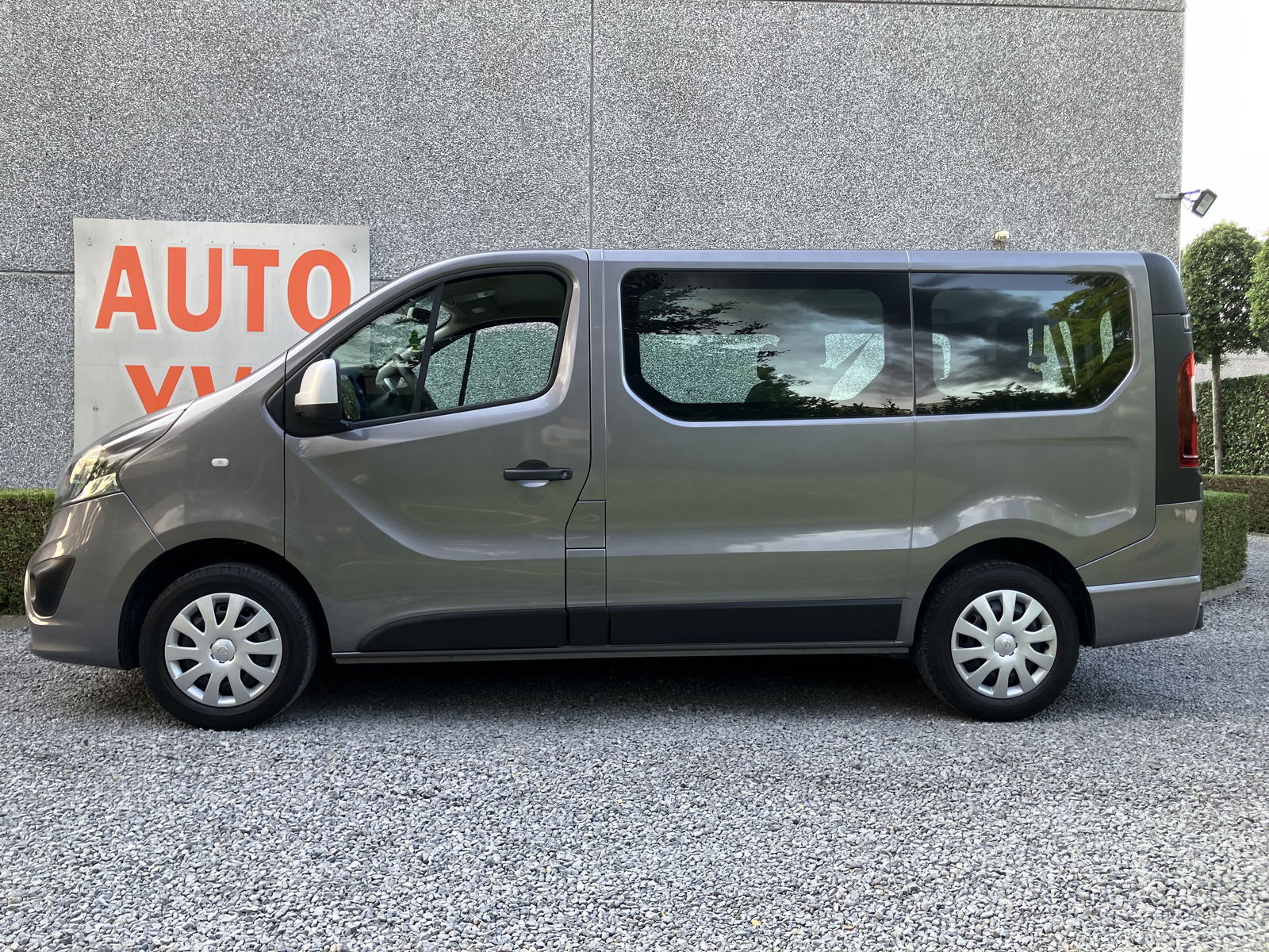 Opel_VIVARO TOUR_1