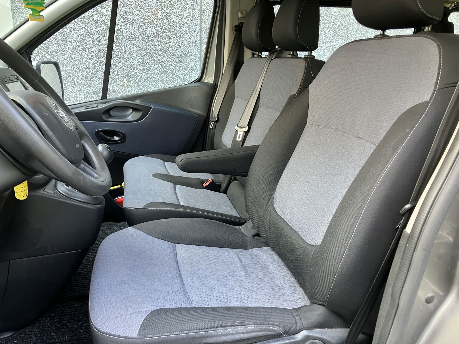 Opel_VIVARO TOUR_2