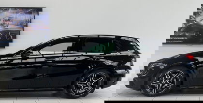Mercedes A-Class 180 Hatchback AMG Line | Panoramisch Dak | Head-Up Display | 360° Parkeerpakket | Memory Zetels | Smartphone Integratie | Verwarmde Zetels | Widescreen |
